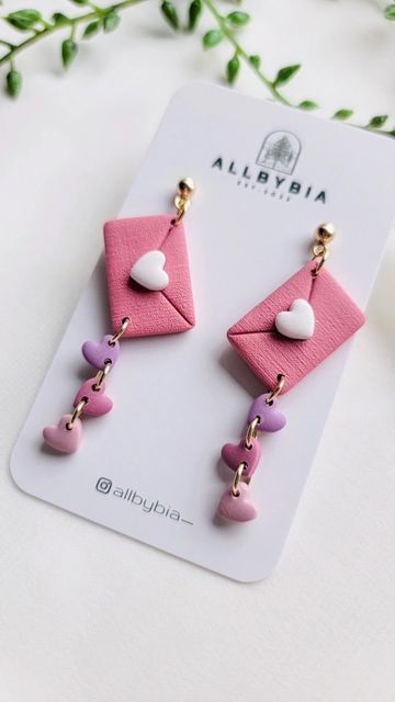 Valentine Clay Earrings Ideas, Valentine's Day Polymer Clay Ideas, Valentines Clay Ideas, Valentines Clay Earrings, Clay Valentine, Valentine Jewellery, Earring Clay, Clay Brooch, Valentine Earrings