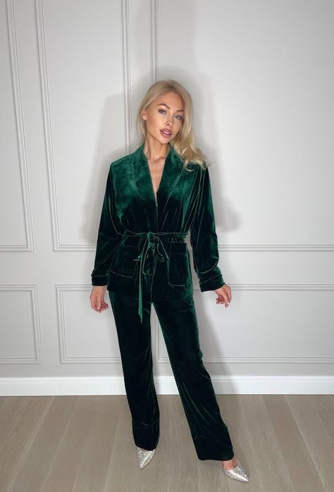 Green Pantsuit, Velvet Pantsuit, Women Smart Casual, Pantsuit For Women, Formal Smart Casual, Couture Bridesmaid Dresses, Sweetheart Bridesmaids Dresses, Smart Casual Look, Burgundy Bridesmaid