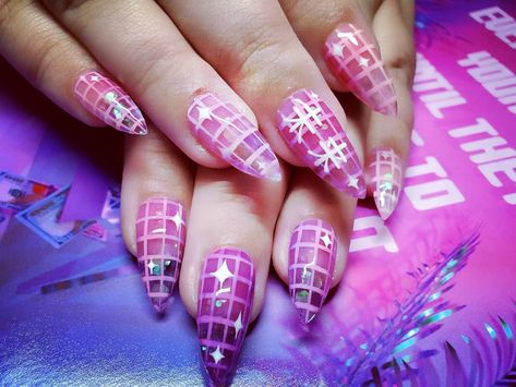 Liz / リズ on Instagram: “The future is bright 💖💖💖 . . . #gridnails #ombrenails #kawaiinails #kawaiinailartist #vaporwave #vaporwavenails #vaporwaveaesthetic…” Vaporwave Makeup, Jewelled Nails, Square Almond Nails, Colourful Nail, Hot Nail Designs, Wave Nails, Kawaii Nail Art, The Future Is Bright, Modern Nail Art