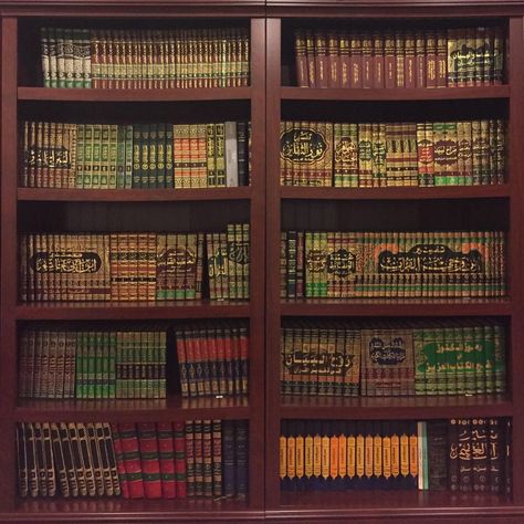 Photo Desi Library Aesthetic, Islamic Bookshelf Aesthetic, Islamic Library Aesthetic, Men Sport Coat, Dream Library Home, Wallpaper Islamic Quotes, Wallpaper Arabic, Fantasy Library Desktop Wallpaper, Chocolate Outfit