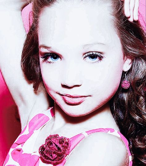 Maddie Dance Moms, Dance Moms Pyramid, Maddie Ziegler Photoshoot, Maddie Ziegler Dance Moms, Madison Taylor, Dance Moms Maddie, Dance Moms Moments, Maddie Z, Dance Moms Cast