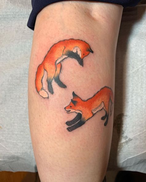 Caroline Moody on Instagram: “🦊🦊 . . done at @copperplate_tattoo . for appointments: caroline.a.moody@gmail.com . . #tattooing #illustration #copperplatetattoo…” Fox Forearm Tattoo, Traditional Fox Tattoo, Fox Tattoo Meaning, Fox Tattoo Design, Hunting Tattoos, Traditional Style Tattoo, Tattoo Board, Tattoo Reference, Tattoo Traditional