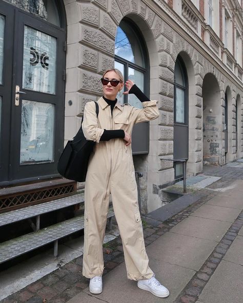 Utility Jumpsuit Street Style, Work Jumpsuit Outfit, Utility Jumpsuit Outfit, Jumpsuit Outfit Fall, Jumpsuit Outfit Ideas, Neutral Jumpsuit, Work Jumpsuit, Beige Jumpsuit, Jumpsuit Fall