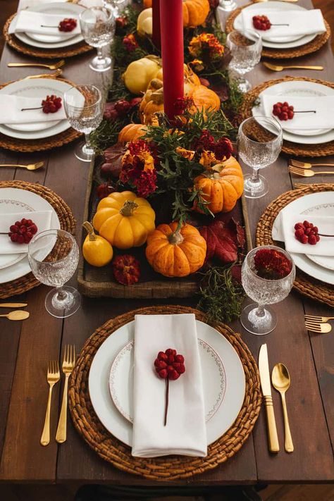 Spice up your Thanksgiving with beautiful table settings that will impress everyone! From cozy fall colors to elegant centerpieces and creative place cards. these ideas will make your gathering special. Use pumpkins candles rustic tablecloths and vibrant napkins to create a warm inviting atmosphere for your loved ones this year!