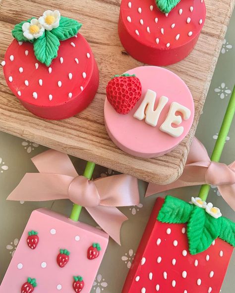 Berry 1st Birthday Cake Pops, Strawberry Theme Cake Pops, Strawberry Shortcake Cakepops, Strawberry Party Treats, Strawberry Shortcake Treats, 1st Birthday Treats, First Birthday Treats, Strawberry Shortcake Birthday Cake, Berry 1st Birthday