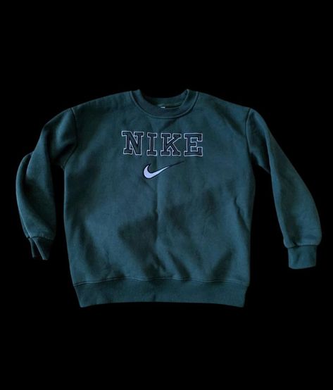 Green vintage hoodie, brand: nike Nike Hoodie Vintage, Old Nikes, Nike Hoodie, Vintage Hoodies, Vintage Nike, Cool Outfits, Vintage Fashion, Nike