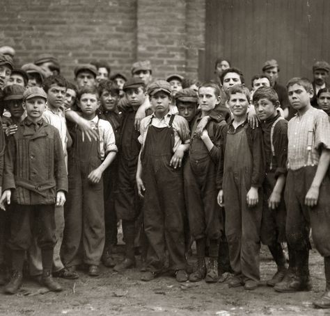 Young workers at a Lawrence, Massachusetts, manufacturing concern (fabric mill or cannery). September 1911. Photograph by Lewis Wickes Hine. Lewis Wickes Hine, Lawrence Massachusetts, Shorpy Historical Photos, Child Worker, Lewis Hine, Working Clothes, Child Labour, 1920 Fashion, History Nerd