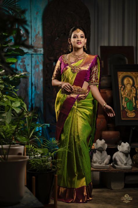 Green Bridal Saree, Seemantham Saree Ideas, Bridal Saree Blouse Designs, Jewelry Poses, Bridal Saree Blouse, Saree Color Combinations, Saree Pose, South Indian Wedding Saree, South Indian Bride Saree