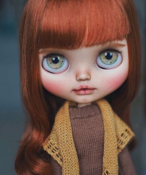 Little Paola joins our dolly family ♥️ Thank you so much to my dearest Nadia @keiudolls for our trade, we made a perfect temporary trade… Blythe Sweater, Blythe Dolls For Sale, Poppy Parker Dolls, Kawaii Doll, Doll Makeup, Blythe Custom, Dream Doll, Blythe Clothes, Doll Photography