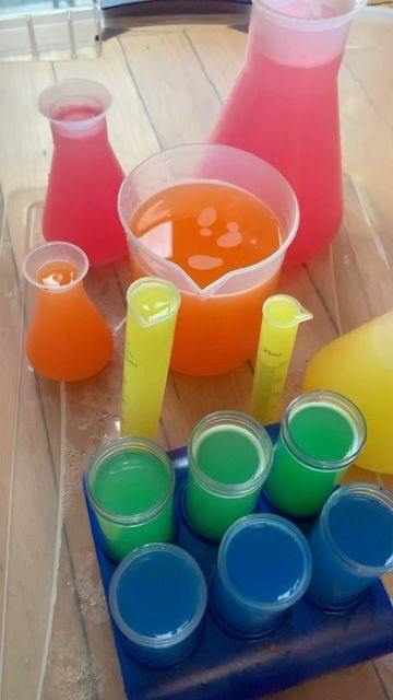 Happy Toddler Playtime on Instagram: "🌈RAINBOW POURING STATION🌈 Here is a fun sensory bin activity my kids absolutely loved! From colour mixing to working on find motor skills and more this rainbow station was a massive hit. Check my stories for links to all the containers I used in this bin! AGE: 2 years + MESS Level: medium DIFFICULTY TO CREATE: easy SKILLS DEVELOPED: fine motor skills, hand-eye coordination, sensory play, colour recognition, imagination, creativity. _____________ PLaY 🌈CR Pouring Station, January Planning, Colour Mixing, Sensory Bin, Sensory Bins, Sensory Play, Toddler Activities, Fine Motor Skills, Fine Motor