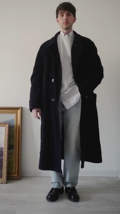 Long Coat Men Casual, Overcoat Outfit, Korean Aesthetics, Black Coat Outfit, White Sweater Outfit, Long Coat Men, Black Overcoat, Ny Style, Long Black Coat