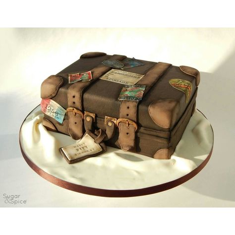 Suitcase cake - Vintage case cake - Travel theme cake  by Sugar & Spice Gourmandise Gifts https://www.facebook.com/SugarandSpiceGourmandise Vintage Cake Design For Men, Travel Cake Ideas For Men, Travel Theme Cake, Travel Wedding Cake, Cake Travel, Luggage Cake, Suitcase Cake, Cake Design For Men, Handbag Cakes