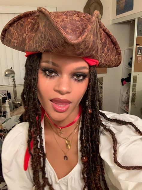 halloween costumeee Spooky Pirate Makeup, Halloween Costumes Pirate Makeup, Pirate Halloween Costume Makeup, Mens Pirate Makeup, Pirate Costume Black Women, Cowboy Makeup Halloween, Light Skin Halloween Costumes, Pirate Halloween Costumes Makeup, Pirate Scar Makeup