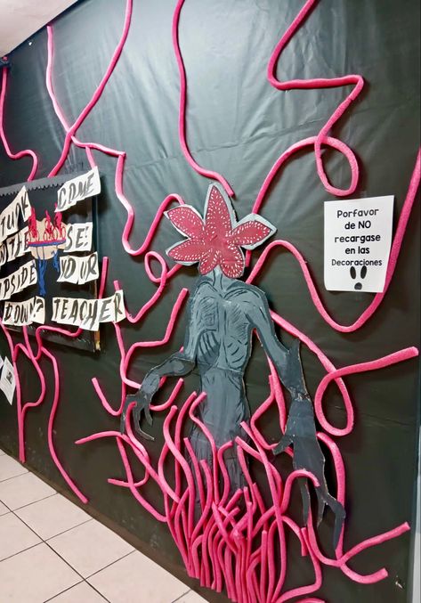 Stranger Things Hallway Decorations, Stranger Things Halloween Decorations Diy, Halloween Stranger Things Decorations, Stranger Things Decoration Ideas, Decoracion Stranger Things, Stranger Things Classroom, Stranger Things Decoracion, Stranger Things Theme Party, Hallways Decorating