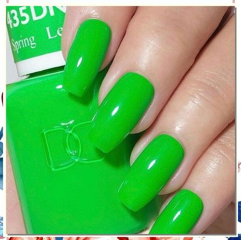 Looking for some fresh nail inspiration? Check out these 11 stunning green nail colors ideas & tips for your next manicure! From emerald to mint, find the perfect shade to make your nails pop. Elevate your nail game with these gorgeous green hues. Spring Nail Polish, Spring Leaf, Band Nails, Dnd Gel Polish, Green Nail Polish, Electric Green, Green Nail, Uv Gel Nail Polish, Hot Nails