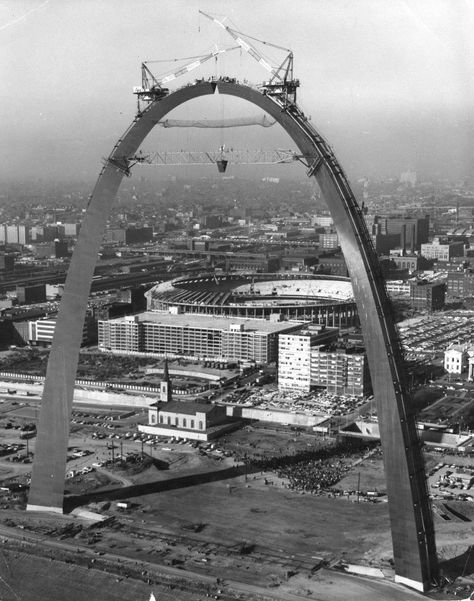 In Oct. 28, 1965, the final section of the Gateway Arch is lifted into place to complete the 630-foot structure. Paul Detlefsen, Back Arch, Saint Louis Arch, Iron Workers, The Gateway Arch, St Louis Arch, Bridge Construction, Civil Construction, Gateway Arch