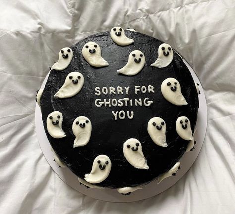 Spooky Cake, Halloween Birthday Cakes, Ghost Cake, Halloween Cake Decorating, Black Cake, Creative Birthday Cakes, Simple Birthday Cake, Dream Cake, Think Food