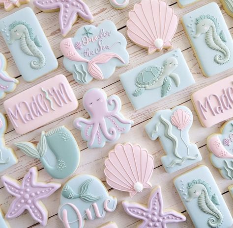 Two The Sea Birthday, Mermaid Birthday Cookies, Under The Sea Cookies, Starfish Cookies, Cookie Board, Mermaid Birthday Decorations, Mermaid Names, Royal Iced Cookies, Aesthetic Birthday