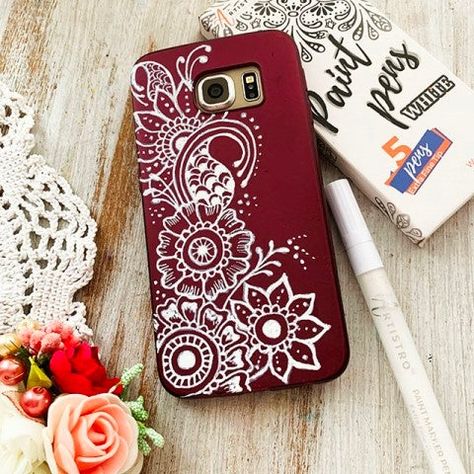 How to Paint a Phone Case: 20 Phone Case Painting Ideas & Tutorials Dot Art Phone Case, New Mobile Cover Design, Abstract Phone Case Painting, Mobail Cover Paint, Phone Back Case Design, Painted Iphone Cases Diy, Diy Phone Case Design Paint, Paint A Phone Case, Cute Mobile Cover Painting