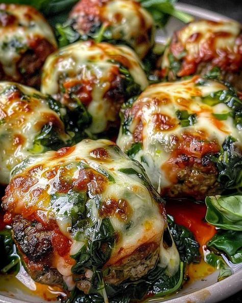 🌟 Spinach Garlic Meatballs Stuffed with Mozzarella 🌟  Juicy Meatballs Packed with Spinach and Garlic, Filled with Gooey Mozzarella Cheese  Ingredients:  1 lb (450g) ground beef or a mix of ground beef and pork 1 cup fresh spinach, finely chopped 3 cloves garlic, minced 1/2 cup breadcrumbs 1/4 cup grated Parmesan cheese 1 large egg 1 tablespoon fresh parsley, chopped (or 1 teaspoon dried) 1 teaspoon dried oregano 1 teaspoon salt 1/2 teaspoon black pepper 4 oz (115g) mozzarella cheese, cut into small cubes Olive oil (for drizzling) Directions:  1️⃣ Preheat the Oven:  Preheat your oven to 375°F (190°C). Line a baking sheet with parchment paper or lightly grease it. 2️⃣ Prepare the Meatball Mixture:  In a large mixing bowl, combine the ground meat, chopped spinach, minced garlic, breadcrumbs Spinach And Meat Recipes, Spinach Garlic Meatballs, Spinach Garlic Meatballs Stuffed, Ground Beef Bowl, Meatballs Stuffed With Mozzarella, Family Dinner Menu, Garlic Meatballs, Meal Train, Juicy Meatballs