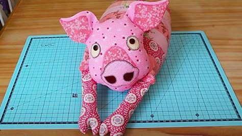 Patchwork Pig Pattern, Pig Pillow Pattern, Patchwork Stuffed Animals, Pig Stuffed Animal Pattern, Stuffed Pig Pattern, Patchwork Animals, Pig Pattern, Diy Joy, Pig Crafts