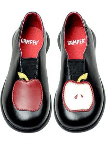 Camper shoes for foodies. Apple Shoes, Chocolaticas Shoes, Whimsical Shoes, Camper Twins, 일본 패션, Camper Shoes, Boots Patterns, Funky Shoes, Funky Outfits