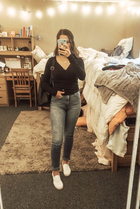 Outfit Ideas With White Vans, Outfits With White Slip On Vans, Outfits With White Vans Slip Ons, White Vans Outfit Summer, Outfits With White Vans, Vans And Jeans Outfit, White Vans Outfit Women, Outfits With Vans Slip Ons, Slip On Vans Outfit