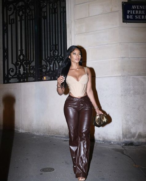 Shades Of Brown Brunch Outfit, Brown Outfit Going Out, Brown And Gold Outfits For Black Women, Brown Dinner Outfits Black Women, Nude Brunch Outfit Black Woman, Shades Of Brown Party Outfits, Brown And Nude Outfit, Brown Brunch Outfit, Outfit Ideas With Brown Pants