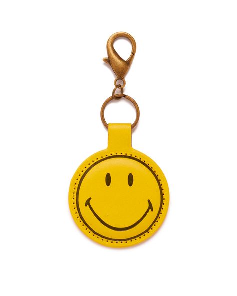 OFFICIAL COLLABORATION WITH SMILEY® The happiest keychain you'll ever see. Details: Smiley face keychain Vintage inspired hardware Comes in a smiley giftbox Smiley Keychain, Smiley Face Gifts, Car Keychain Ideas, Murakami Flower, Love Smiley, Keychain Gifts, Recycle Bag, Smiley Faces, Lucky Charms