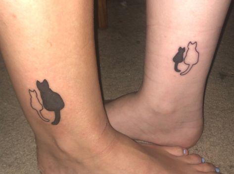 Mom And Kitten Tattoo, Mom Daughter Cat Tattoos, Tiny Matching Cat Tattoos, Mother And Daughter Cat Tattoos, Bff Cat Tattoos, Sister Tattoos Cat, Cat Mother Daughter Tattoos, Cat Best Friend Tattoo, Mom And Daughter Cat Tattoos