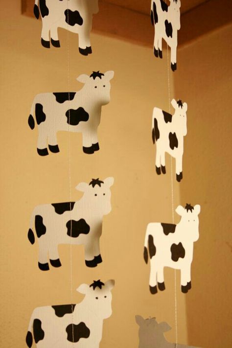 Cowgirl decor Cow Garland, Cow Birthday Parties, Farm Themed Party, Barnyard Birthday Party, Cow Baby Showers, Farm Animals Theme, Farm Animal Party, Farm Animals Birthday Party, Farm Themed Birthday Party