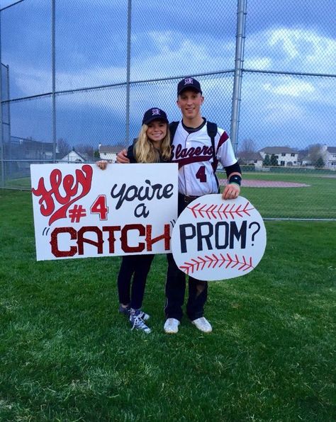 Softball Promposal, Baseball Promposal, Sadie Proposals Ideas, Girl Ask Guy, Sadies Proposal, Creative Prom Proposal Ideas, Prom Invites, Cute Promposals, School Dance Ideas