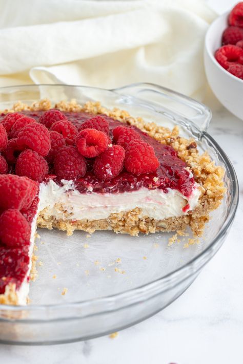 Raspberry Cream Pie, Raspberry Topping, Bake Sale Desserts, Raspberry Cream Pies, Entertainment Recipes, Raspberry Pie Filling, Cream Pie Filling, Vanilla Wafer Crust, Pastries Recipes