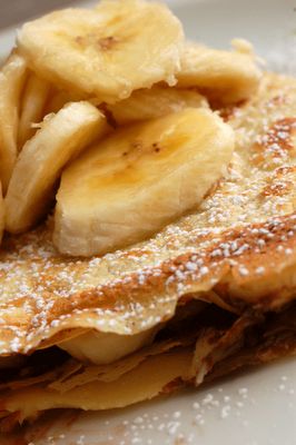 nutella banana crepe <3 soo good! :) Banana Nutella Crepes, Nutella And Banana, Banana Toffee, Banana Crepes, Easy Crepe Recipe, Crepe Recipe, Nutella Crepes, French Crepes, Banana Nutella