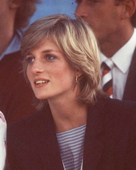 Diana Haircut, Princess Diana Hair, Princess Diana Fashion, Princess Diana Family, Princess Diana Photos, Princess Diana Pictures, Princes Diana, Diana Fashion, Hair Inspiration Short