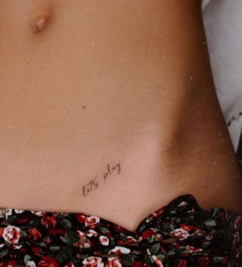 Hipbone Tattoo, Small Hip Tattoos Women, Tattoo On Hip Bone, Pelvic Tattoos, Side Hip Tattoos, Private Tattoos, Waist Tattoos, Small Shoulder Tattoos, Tattoo Fashion