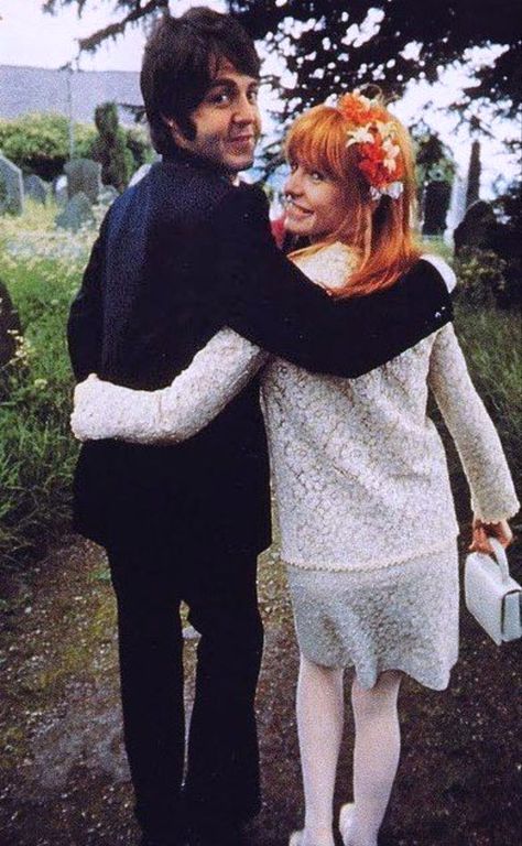 Paul Is Dead, Beatles Vintage, Vintage Fashion 1960s, Beatles Girl, Jane Asher, All My Loving, Breakup Songs, Sir Paul, Swinging Sixties