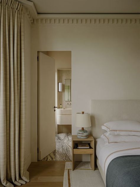 Pierre Yovanovitch - ELLE DECOR Pierre Yovanovitch Bedroom, Pierre Yovanovitch Interior Design, Yovanovitch Interior, Colour Picker, Bold Bedroom, Disc Interiors, Pierre Yovanovitch, Tower Apartment, Townhouse Designs