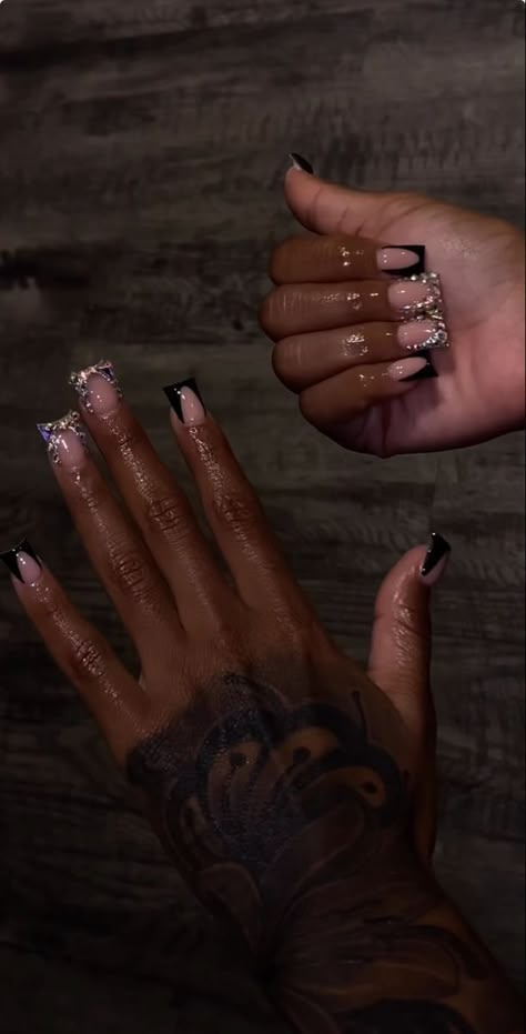 Soft White Nails With Rhinestones, Gel Nail Sets Ideas, Natural Acrylic Nails Glitter, Short Square Acrylic Nails Diamonds, Black French Tip Nails With Bling, Birthday Nails Square Black, Black Girls Nails Ideas Short, Black Short Set Nails, Nails Acrylic Black Square