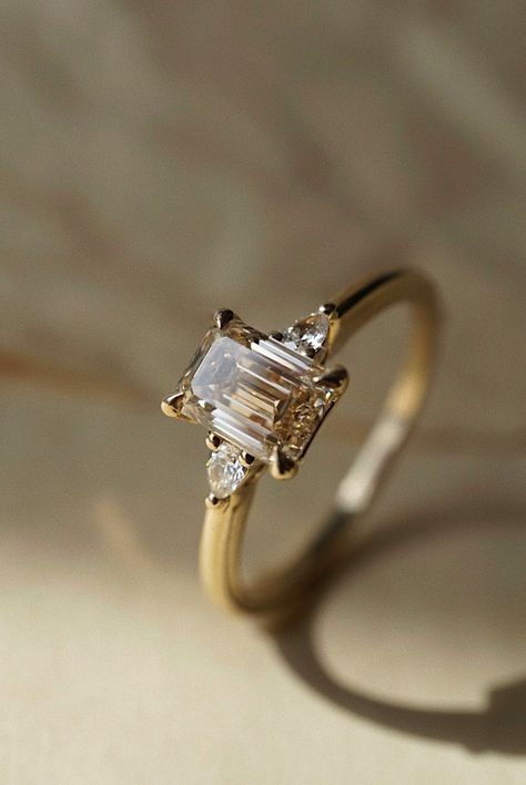 Ever Us Engagement Ring, Vibrage Engagement Rings, Gold Wedding Rings For Women Engagement, Round Cut Engagement Ring With Side Stones, Engagement Ring Detailed Band, Rings Engagement Colored Stones, Wedding Ring Types Chart, Emerald With Pear Side Stones, Dreamy Wedding Rings