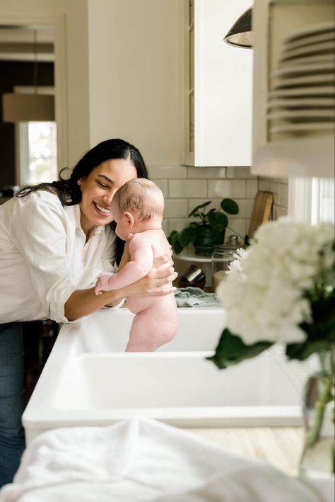 Sink Bath Photoshoot, Newborn Bath Photoshoot, Baby Sink Bath, Mom Milk, Bath Pictures, Newborn Bath, Bath Photography, Time Photography, Newborn Baby Photos