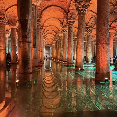 📍Basilica Cistern, Turkey Istanbul 🇹🇷 This amazing was built in the centuries ago during the Byzantine era. Found near the Hagia Sophia its underground city in the middle of Istanbul! It’s estimated that there were more than 80 underground cisterns in Istanbul, but this is the largest and the best excavated Random fun facts I learned there: 1️⃣The presence of the Basilica Cistern, along with other interconnected water cisterns, played a pivotal role in Constantinople’s defense, contribut... Random Fun Facts, Basilica Cistern, Underground City, Underground Cities, Turkey Istanbul, Hagia Sophia, Defense, Istanbul, Fun Facts