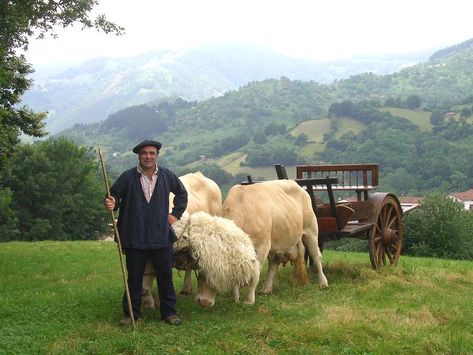 The Baztan Valley in the Basque country retains many of its Basque traditions. In Elizondo and other places spoken codes of honour are still very important Basque Marinade Recipe, Basque Food, I Cant Let Go, Some Thoughts, Northern Spain, Basque Country, Travel Tours, Bilbao, Let Go