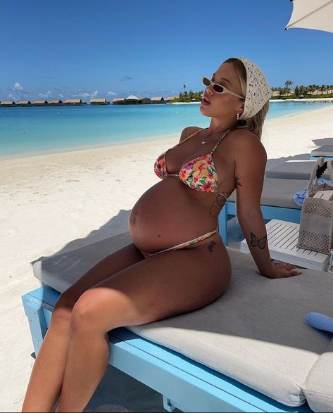 Tammy Hembrow Pregnant, Babymoon Pictures, Pregnant Pictures, Couple Photography Winter, Summer Pregnancy Outfits, Pregnancy Pics, Pregnancy Belly Photos, Cute Pregnancy Pictures, Tammy Hembrow