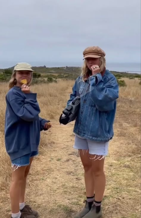 Coastal Indie Outfits, Teva Outfits Women, Summer Blundstone Outfit, Banff Outfit Summer, Blundstone Outfit Summer, Grandpa Aesthetic Outfit, Joshua Tree Outfit Ideas, Blundstone Women Outfit, Blundstone Outfit