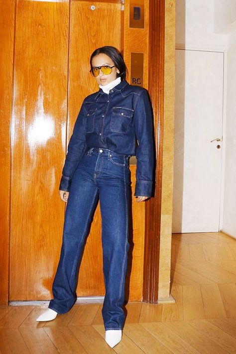 80s Jeans Outfit, Full Denim Outfit, Autumn Shopping, Morocco Fashion, Denim Shirt Outfit, Denim Party, Styling Tricks, Bella Hadid Outfits, All Jeans