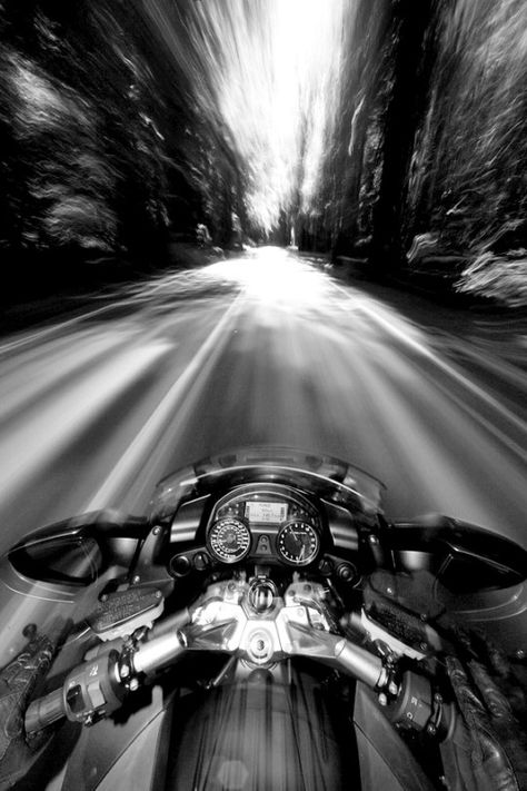 GearHead. Zippertravel. Moto Wallpapers, Xe Ducati, Image Moto, Bike Aesthetic, Motorcycle Photography, Motorcycle Aesthetic, Motorcycle Wallpaper, Bike Photoshoot, Bike Photography