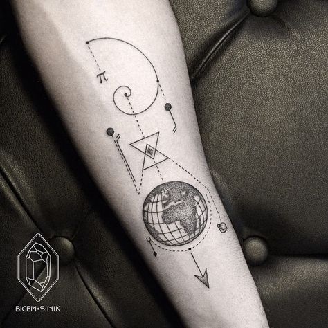 B I C E M • S I N I K (@bicemsinik) • Fotos y vídeos de Instagram Minimalist Tattoo Meaning, Globe Tattoos, Earth Tattoo, Glyph Tattoo, Paris Tattoo, Typography Tattoo, Tattoo Zeichnungen, Muster Tattoos, Geometry Tattoo