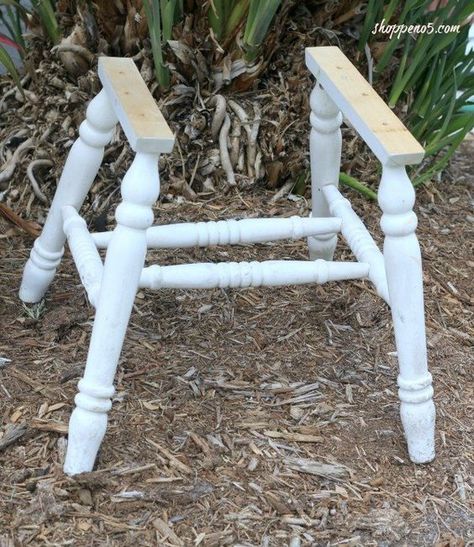 Repurpose Chairs Ideas, Repurposed Chairs Diy, Old Wood Chairs Repurposed, Chair Repurposed Diy Upcycle, Repurpose Chairs Wooden, Diy Spindle Projects, Old Chairs Repurposed Diy Projects, Diy Camping Chair, Old Chair Ideas