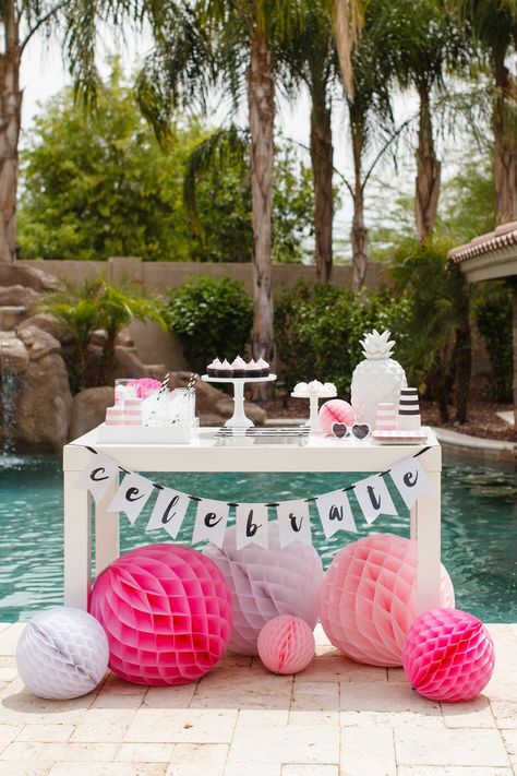 12 summer pool party ideas Flamingo Pool Parties, Pink Flamingo Party, Flamingo Pool, Flamingo Birthday Party, Pool Party Decorations, Flamingo Birthday, Summer Pool Party, Pool Birthday Party, Flamingo Party